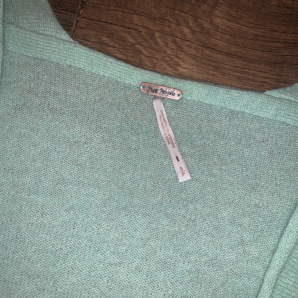 FREE PEOPLE fall SOLITAIRE CASHMERE V NECK PULLOVER boho green soft sweater - Picture 3 of 5